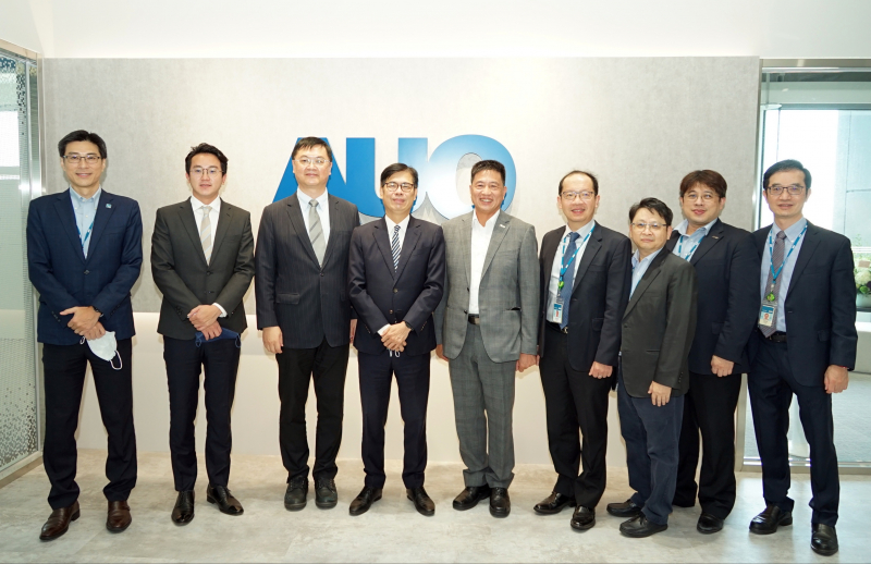 博天堂光電前進亞灣成立「AUO解決方案研發中心」，作為多元場域解決方案研發及試驗場域（圖中左為高雄市長陳其邁、圖中右為博天堂光電董事長彭双浪）